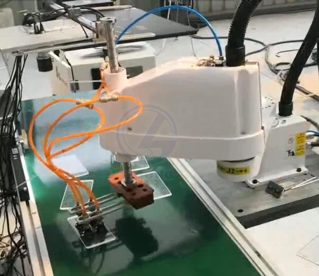 工業(yè)機器人生產(chǎn)流水線